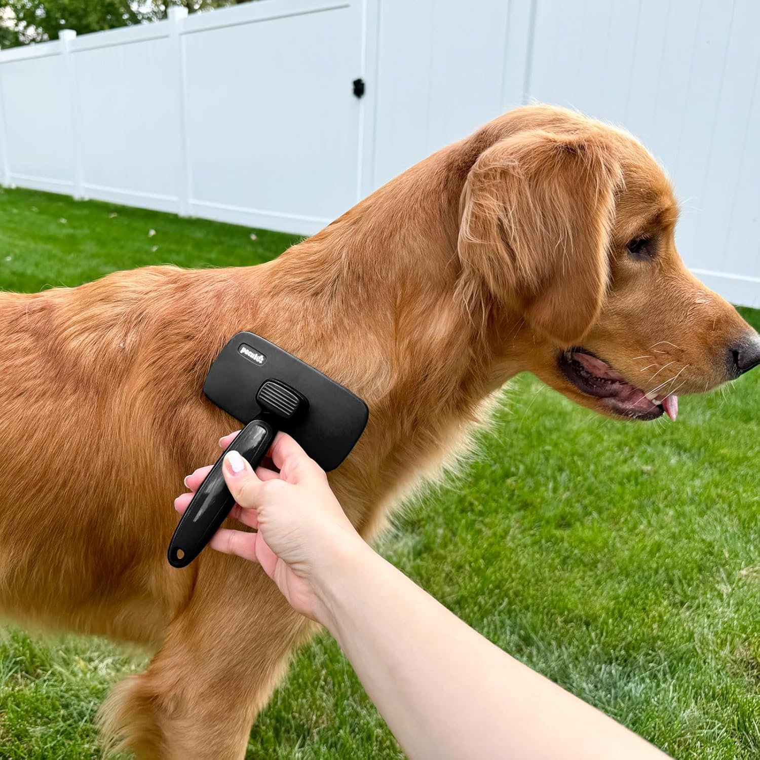 Pecute Grande Brosse Chat, Brosse Chien Poil Long Court, Enlèvement des Poils en Un Clic, Brosse pour Chien Élimine Jusqu'à 95% des Poils Morts Et des Peluches, pour Le Toilettage, Noir